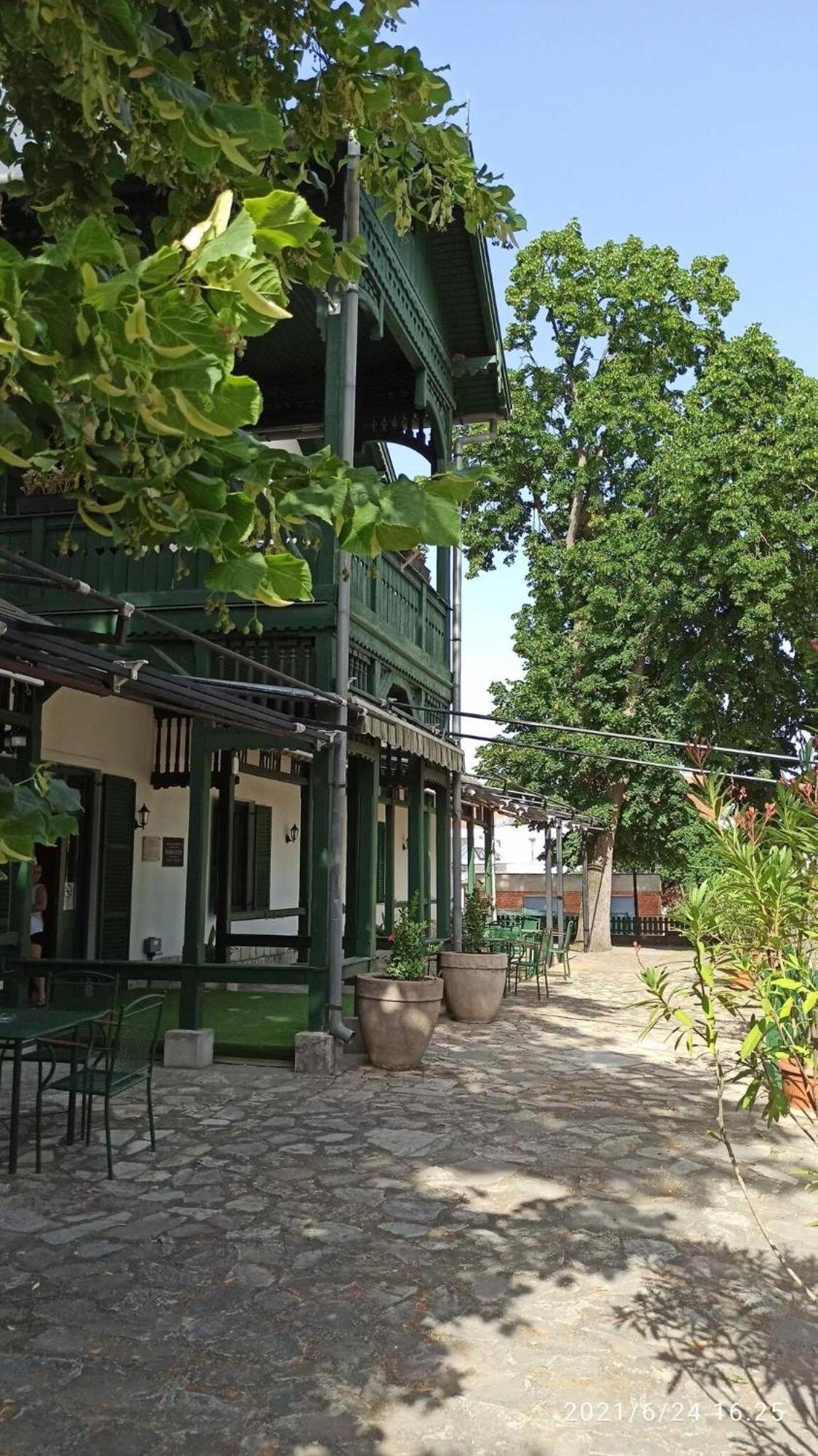 Bed and Breakfast Svajci Lak Panzio Ньиредьхаза Экстерьер фото